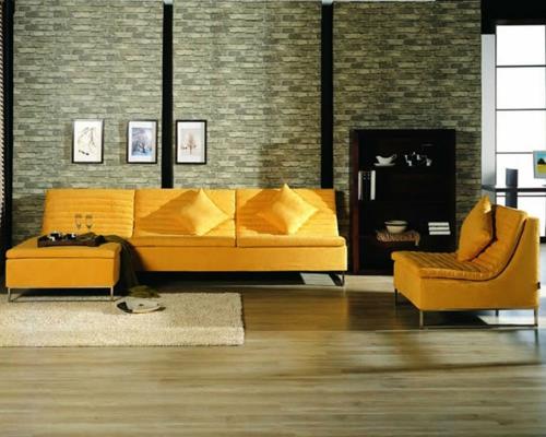tyylikkäät olohuoneen kalusteet keltaiset nojatuolit sohvat tyynyt tiiliseinäkivimaalaukset