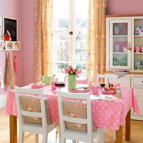 tyylikäs ruokasalin suunnitteluideoita naisellinen vaaleanpunainen pöytäliina