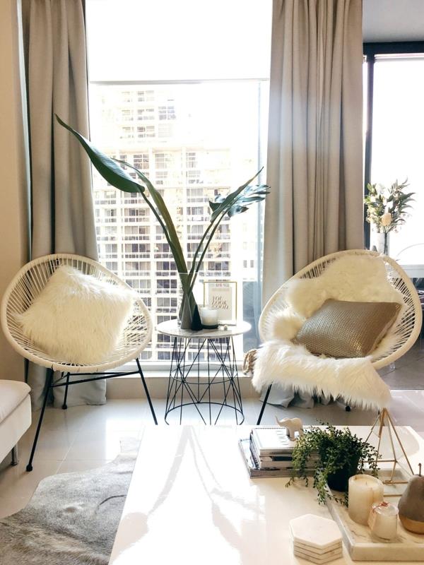 tyylikkäät ylelliset olohuoneen kalusteet valkoiset acapulco -tuolit