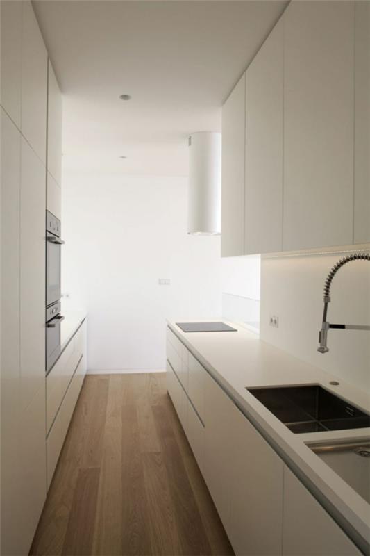 tyylikäs talo minimalistinen keittiö valkoinen