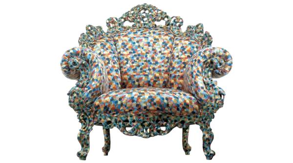 tyylikäs nojatuoli muotoiltu peiton kaltaisia ​​pieniä värillisiä täpliä