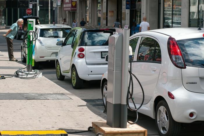 sähköautojen sähkön täyttöasemat