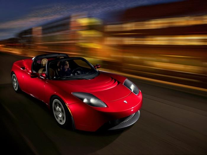 sähköauto tesla malli roadster punainen