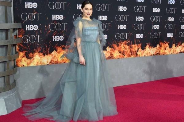 emilia clarke valtaistuinpeli