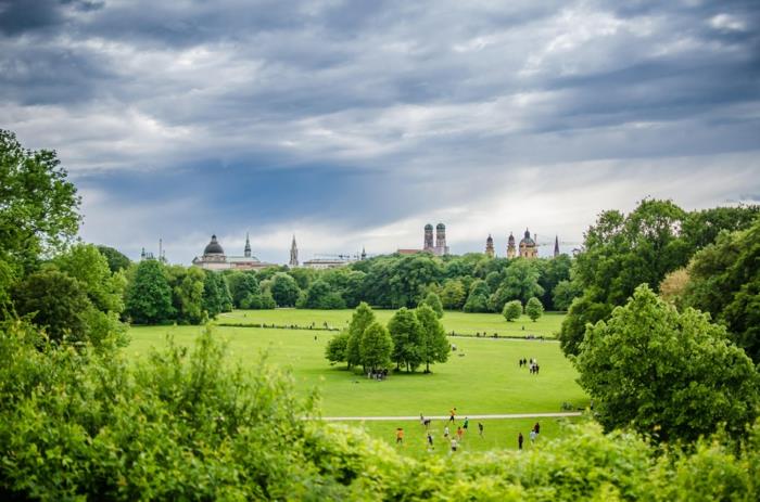 englantilainen puutarha münchen tuulinen