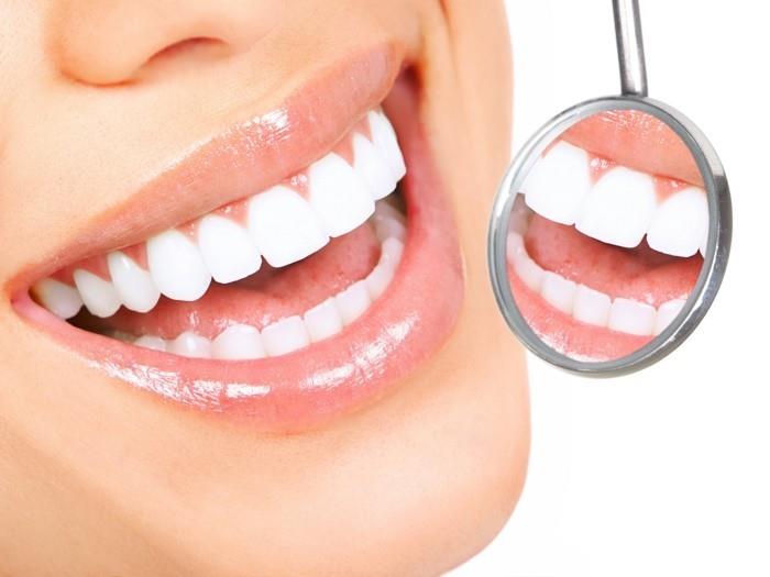 puhdistus detox -öljy vetämällä puhdistaa kielen kaavin valkoiset hampaat