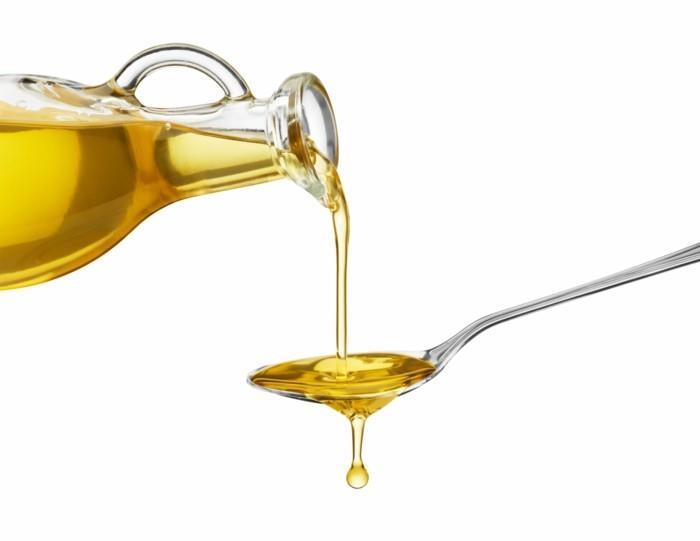 puhdistava detox -öljy kylmäpuristetun oliiviöljyn vetäminen