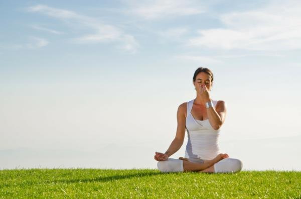 rentoutusharjoituksia stressijooga -hengitykseen