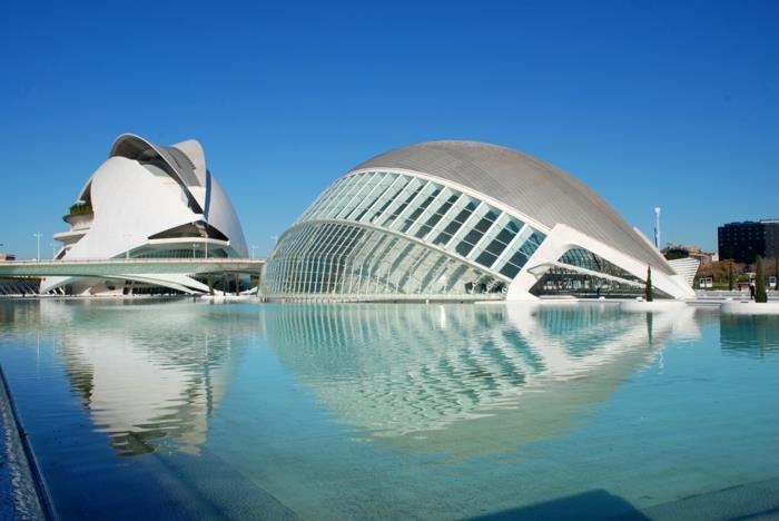 taidehistorian aikakaudet moderni arkkitehtuuri Ciudad de las Artes y las Ciencias valencia