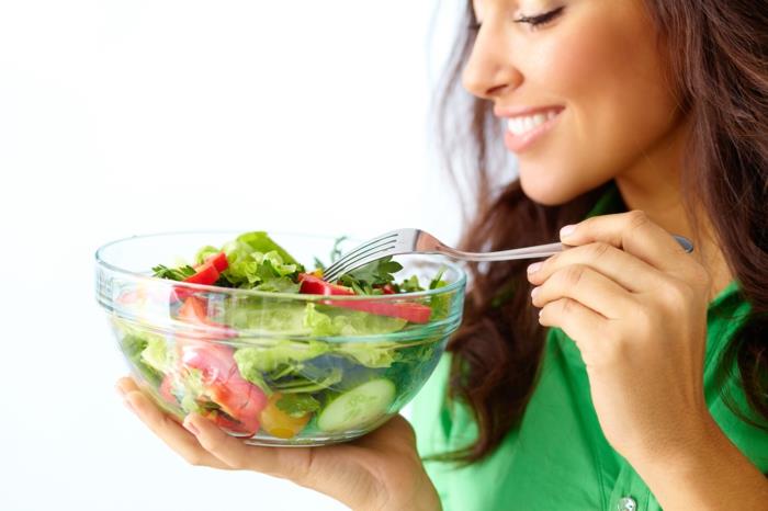 laihtua onnistuneesti keskittyä ruokaan syödä salaattia