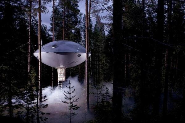 hämmästyttäviä puumajaideoita metsä vihreä valkoinen ufo