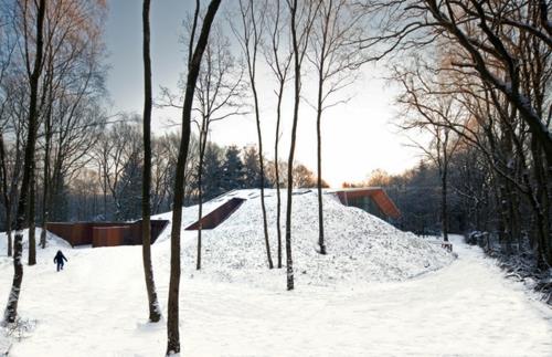 hämmästyttäviä lumen peittämiä taloja, jotka on rakennettu maahan