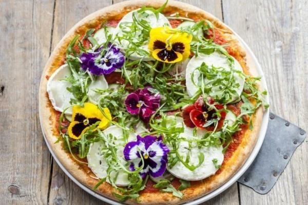 syötävien kukkien pizzan täytteen ideoita