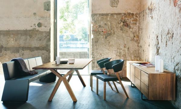 Ruokapöydät, penkit ja tuolit ovat teollista muotoilua