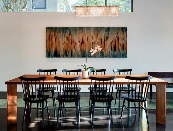 Ruokasali perustettu moderni minimalistinen ruokapöytä puukalusteet seinäkoriste