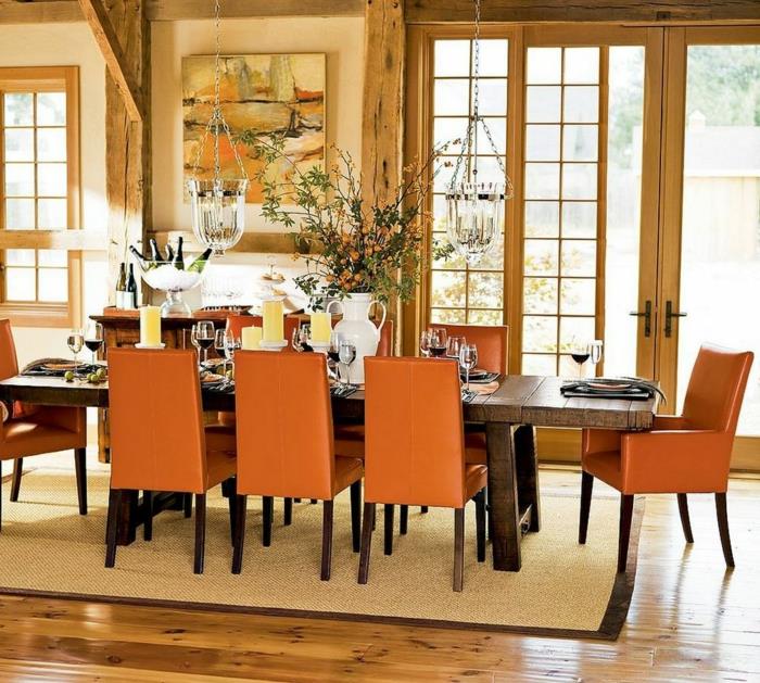 ruokasali perustettu oranssi tuolit maalaismainen ruokapöytä matto puiset palkit