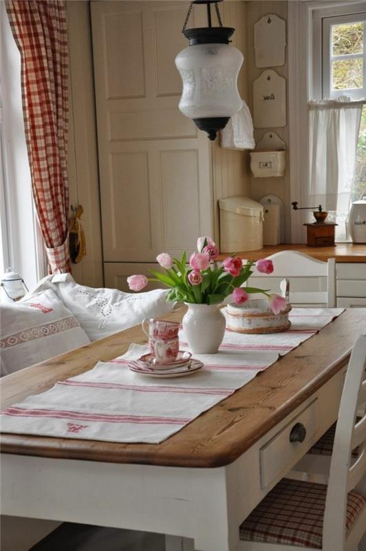 ruokasali maalaistyyliset valkoiset huonekalut verhot ruudullinen