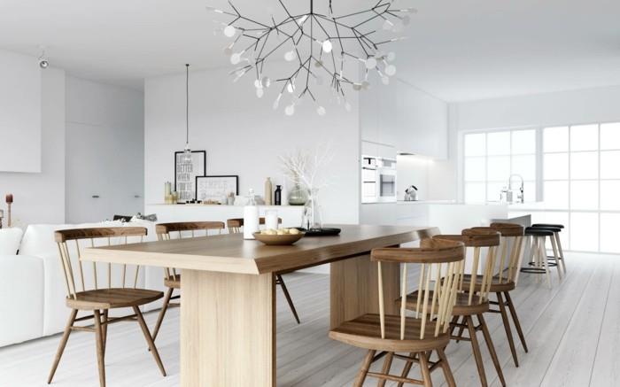 ruokasali moderni ruokasali Pohjoismainen sisustus puukalusteilla ja epätavallisilla kattokruunuilla
