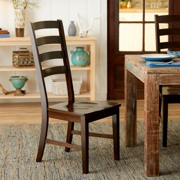 ruokasalin huonekalut maalaismainen puinen pöytä puiset tuolit