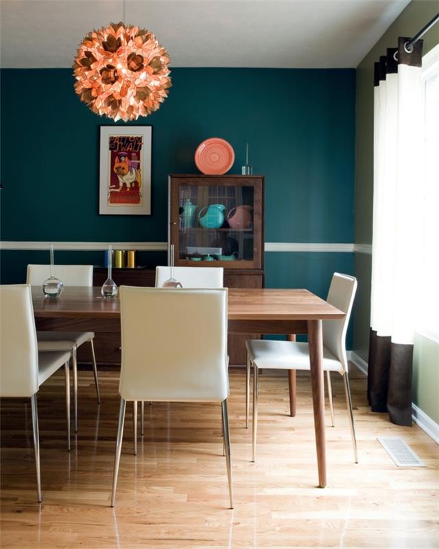ruokasalin huonekalut valkoiset ruokapöydän tuolit sininen seinämaali pitkät verhot