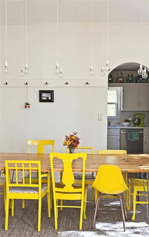 ruokapöytä ja tuolit puinen ruokapöytä ruokapöydän tuolit maalaa keltaisia ​​riippuvalaisimia ruokasali