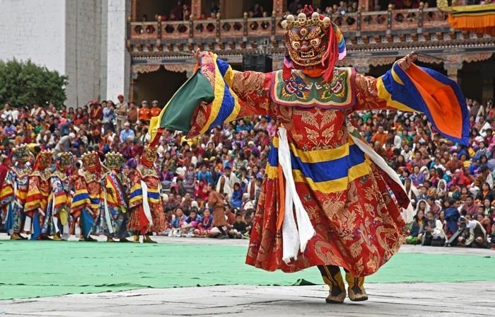 etninen puku burkina fason festivaalilta