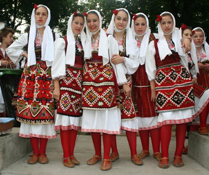 etniset vaatteet etninen muoti etninen malli kirjonta valentino muoti perinteinen puku nuorten naisten etninen huivi