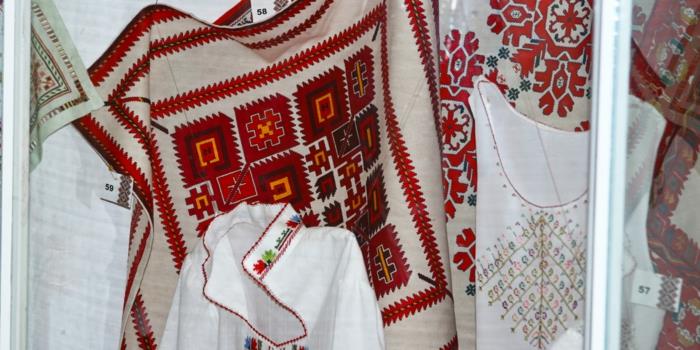 etno vaatteet etno etno kirjonta valentino muoti puku kuvio aiheita paita