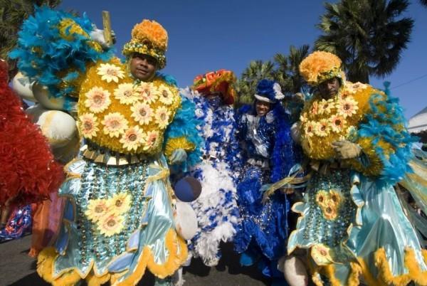 eksoottisia pukuja karnevaalipuvut