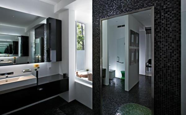 eksoottinen yksityinen hotelli indonesia design kylpyhuone mosaiikkilaatat musta