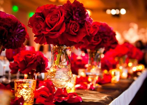 ylellinen häät koristelu rakkaus punaiset ruusut pöydän koristelu
