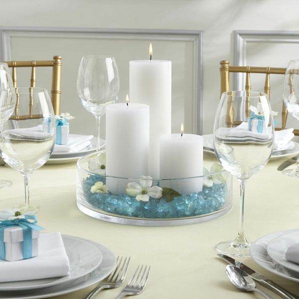 ylellinen hääkoristelu herkkä valkoinen sininen pöytäkoristekynttilät