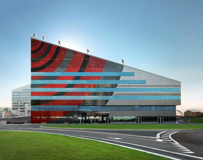 fabio novembre moderni arkkitehtuuri rakennus punainen musta casa milan jalkapallomuseo milano