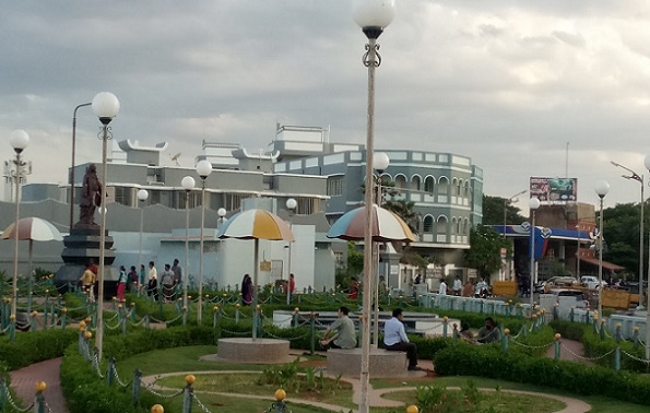 parks-in-pondicherry-szobor-dupleix