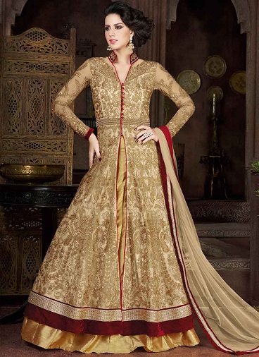 Fancy fest iført Salwar Suit