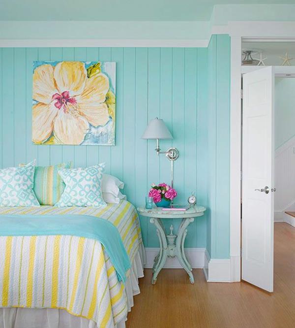 värimaailma makuuhuone vuodevaatteet raita kuvio seinä väri sininen