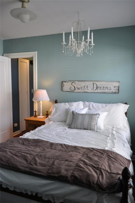 värisuunnittelu makuuhuoneen sängyn seinän väri sininen