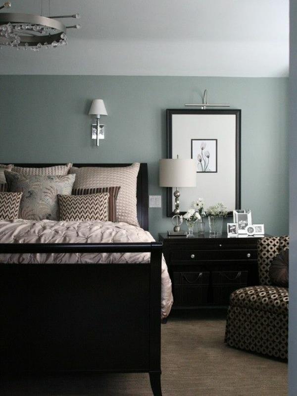 värisuunnittelu makuuhuoneen sängyn seinäväri harmaa