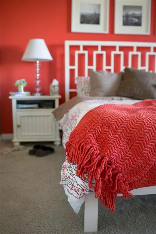 värisuunnittelu makuuhuoneen väriideat punainen seinä väri päiväpeite lämmin kodikkuus