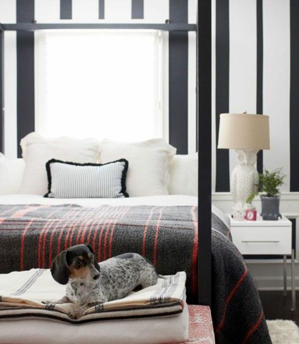 värisuunnittelu makuuhuoneen väriideat mustavalkoinen raidakuvio
