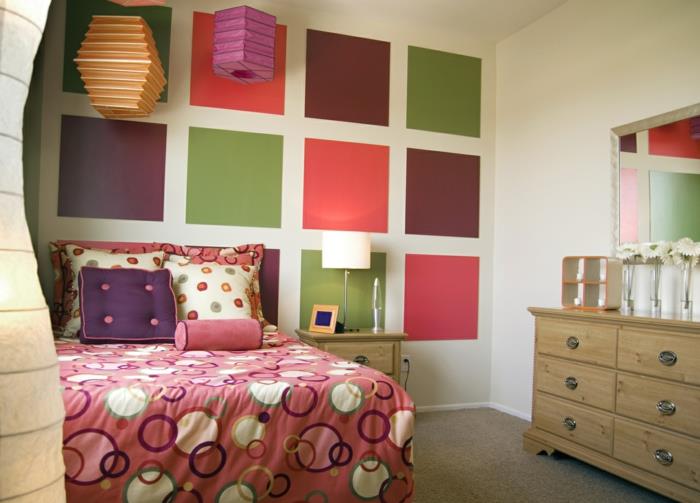 värisuunnittelu makuuhuoneen seinän väri värikkäitä neliöitä