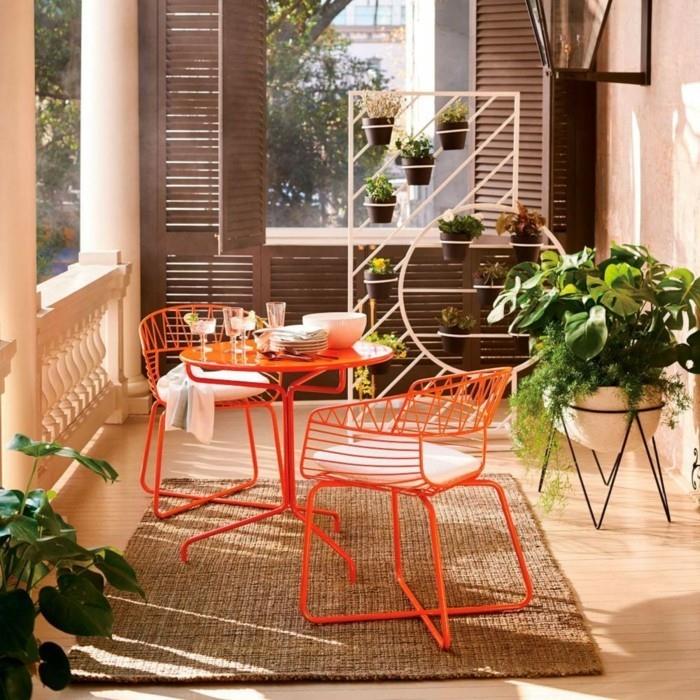 ruokapöydän tuolit käsinojilla värimaailma mandariini ranta väri stuele ruokasali