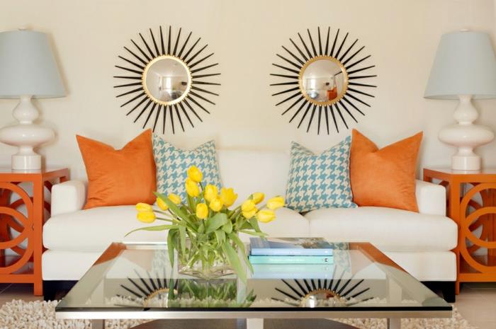 värisuunnittelu olohuone sisustus oranssi aksentti sivupöytä sohvapöytä lasisohva