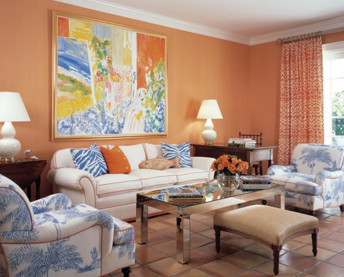 värisuunnittelu olohuone oranssi seinät maalaukset pitkät verhot kangasnäytteet