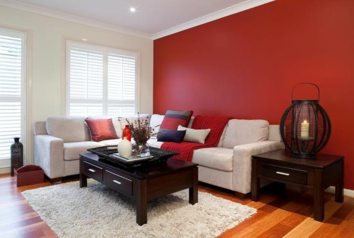 värisuunnittelu olohuone punainen aksentti seinä valkoinen matto