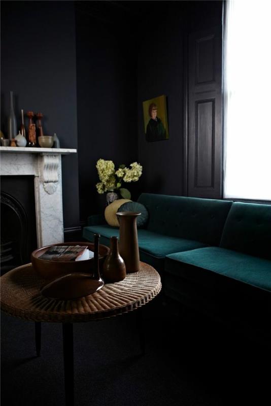 värimaailma olohuone mustat seinät tummanvihreä sohva pyöreä sohvapöytä