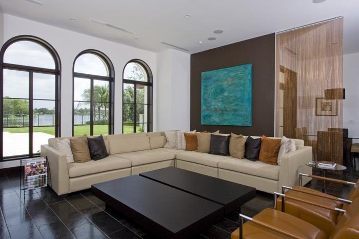 värisuunnittelu olohuone valkoiset seinät kulmasohva nahkainen toimiva sohvapöytä