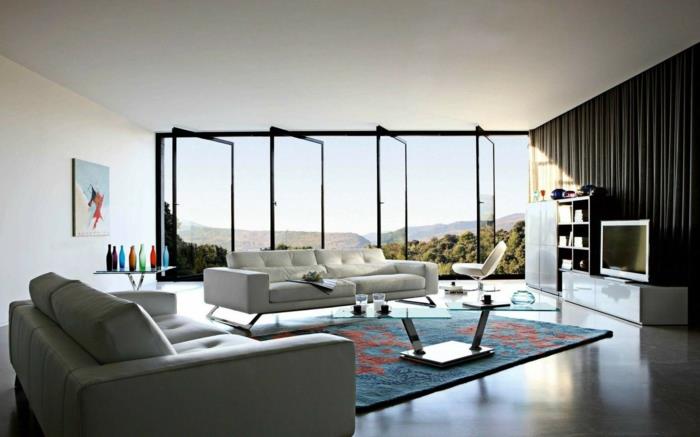 värisuunnittelu olohuone valkoiset seinät värillinen matto panoraamaikkuna