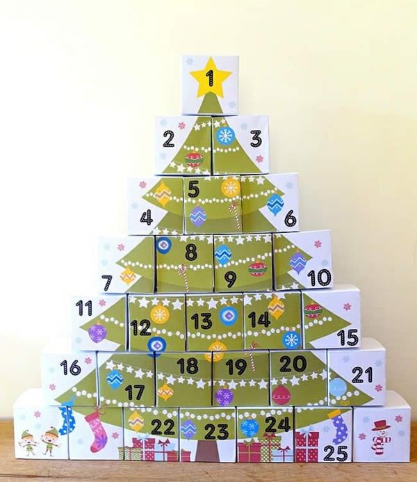 Täytä värilliset pahvilaatikot numeroilla joulukalenterilla