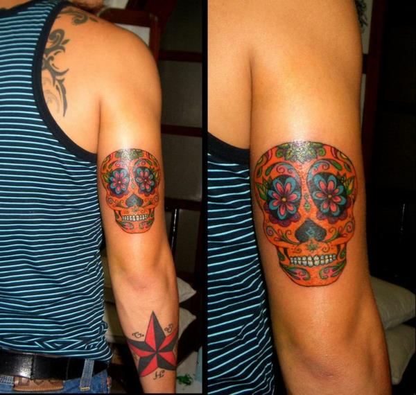 värillinen tatuointi kyynärvarren kuvat miehen kallo